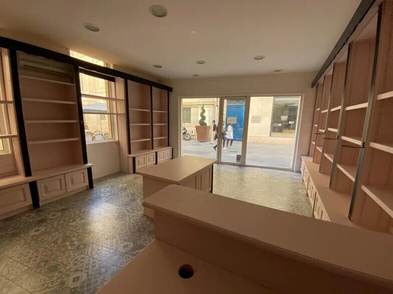 13 Rue Régale, Nîmes à louer - Photo de l’immeuble – Image 3 sur 5