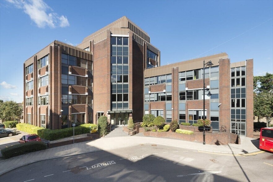 Railway Appr, Wallington à louer - Photo de l’immeuble – Image 1 sur 7