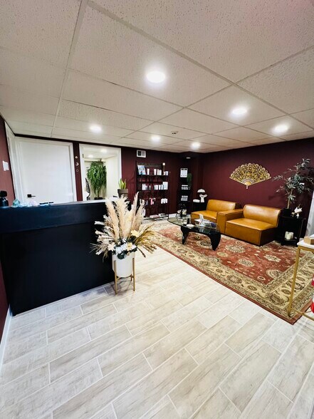 111 Courtyard Dr, Hillsborough, NJ à vendre - Photo de l’immeuble – Image 3 sur 11