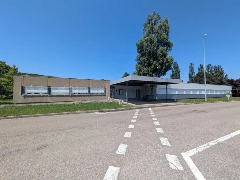 Bureau dans École-Valentin à louer - Photo de l’immeuble – Image 1 sur 5