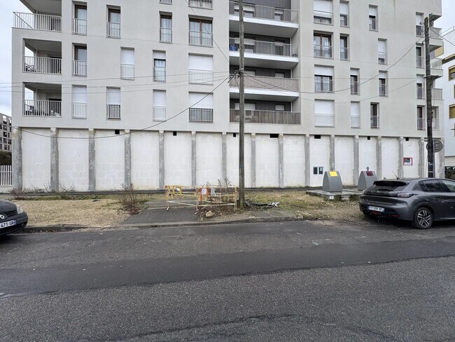 Plus de détails pour 13 Chemin Latéral, Bondy - Local commercial à louer