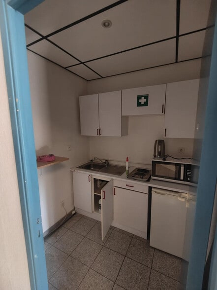 Local d’activités dans Mouans-Sartoux à louer - Photo de l’immeuble – Image 3 sur 5