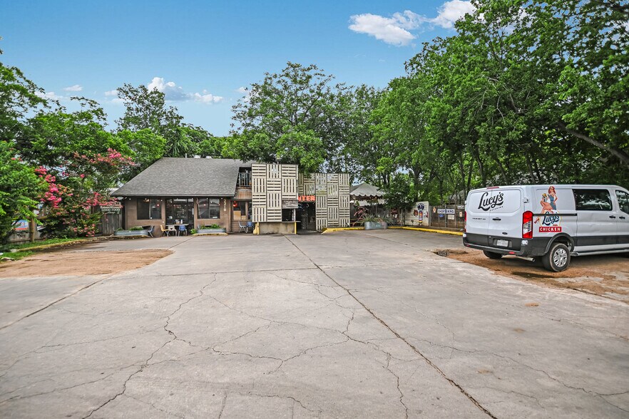 2218 College Ave S, Austin, TX à vendre - Photo de l’immeuble – Image 2 sur 14