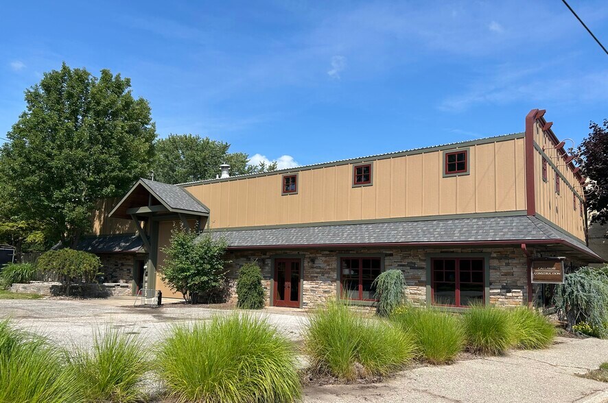 4946 Main St, Onekama, MI à vendre - Photo de l’immeuble – Image 2 sur 19