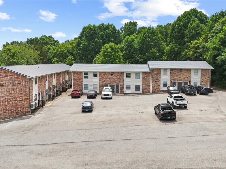 112 Becky Dr, Greeneville, TN à vendre - Photo de l’immeuble – Image 1 sur 48