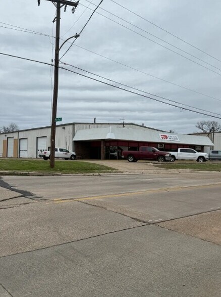 1060 Grimmett Dr, Shreveport, LA à vendre - Photo principale – Image 1 sur 9