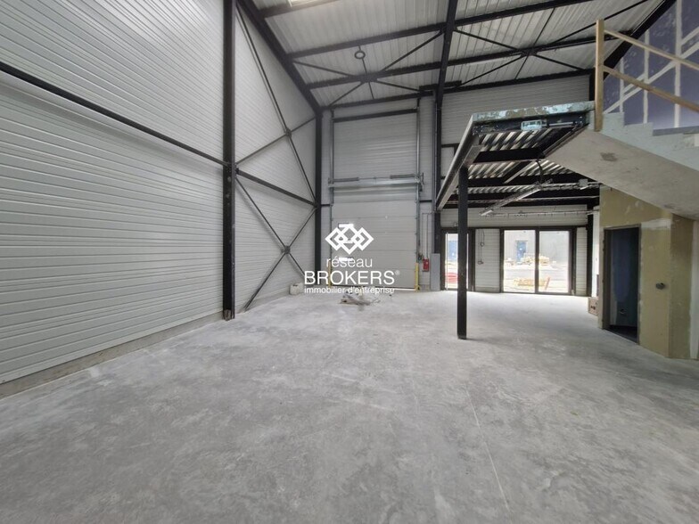 Industriel/Logistique dans Courtry à louer - Photo de l’immeuble – Image 1 sur 3