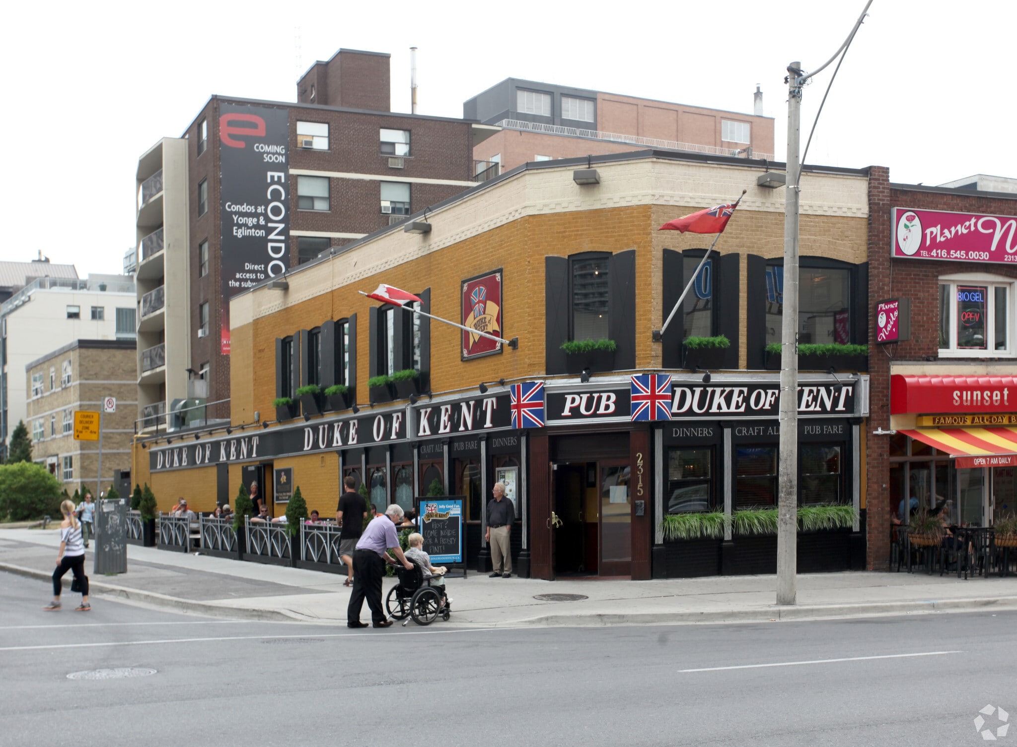 2315 Yonge St, Toronto, ON à louer Photo principale– Image 1 sur 3