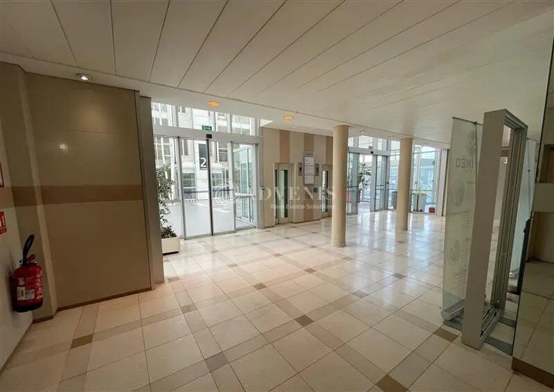 Bureau dans Tremblay-en-France à louer - Photo de l’immeuble – Image 3 sur 12