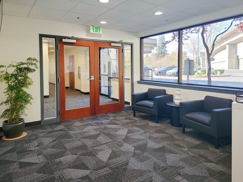 371 NE Gilman Blvd, Issaquah, WA à louer - Photo intérieure – Image 2 sur 13