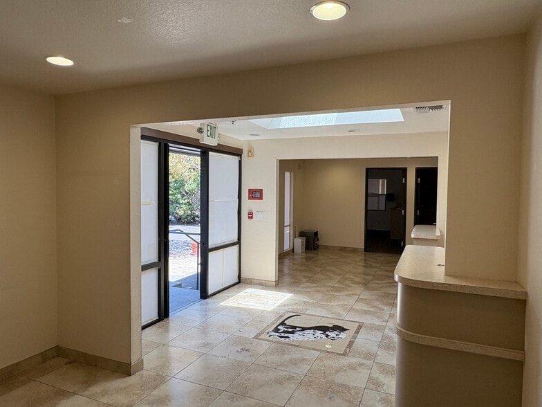 331 E Cotati Ave, Cotati, CA à vendre - Photo intérieure – Image 3 sur 12