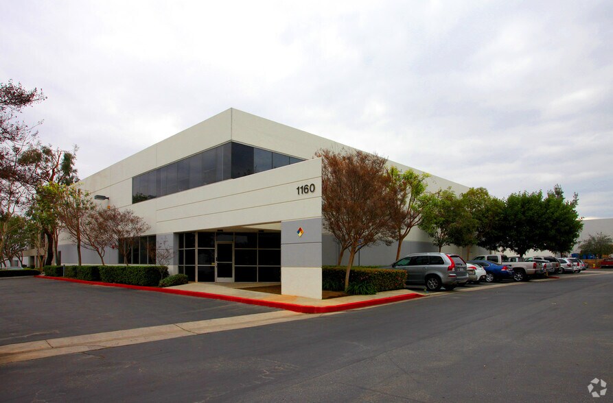 1160 California Ave, Corona, CA à louer - Photo de l’immeuble – Image 3 sur 4