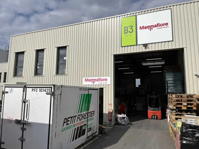 Plus de détails pour 55 Rue Emile Zola, Décines-Charpieu - Bureau, Local d'activités à louer