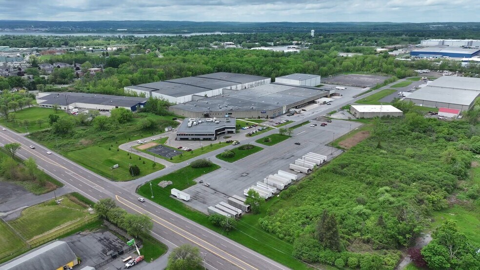7245 Henry Clay Blvd, Liverpool, NY à louer - Vidéo sur l’annonce professionnelle – Image 2 sur 14