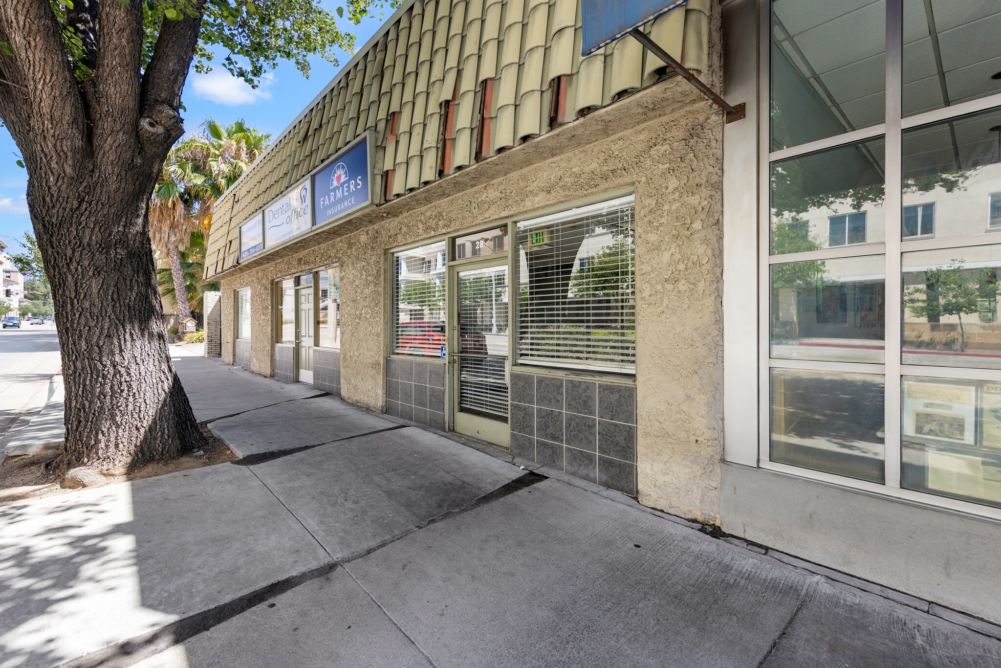 28 N Los Robles Ave, Pasadena, CA à louer Photo de l’immeuble– Image 1 sur 18