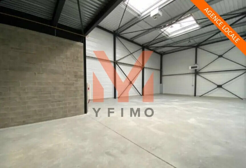 Local d’activités dans Louvres à louer - Photo de l’immeuble – Image 3 sur 7
