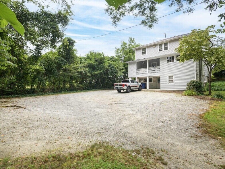 714 Oakland St, Hendersonville, NC à louer - Photo de l’immeuble – Image 2 sur 6