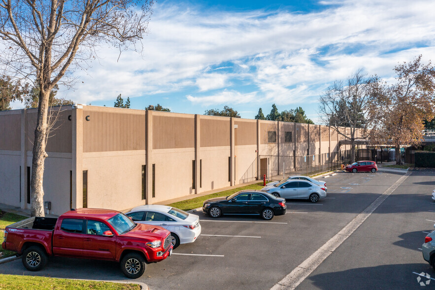 250 S Kraemer Blvd, Brea, CA à vendre - Photo principale – Image 1 sur 5