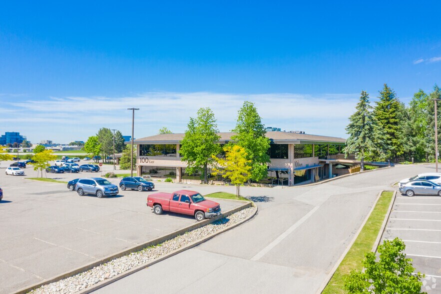 100 Renfrew Dr, Markham, ON à louer - Photo de l’immeuble – Image 2 sur 5