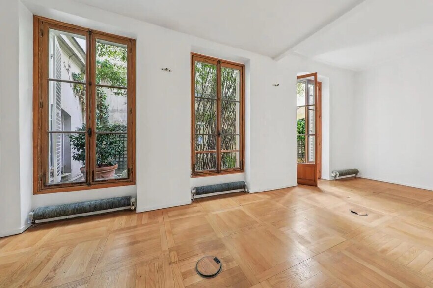 11 Rue Chateaubriand, Paris à vendre - Photo de l’immeuble – Image 2 sur 12