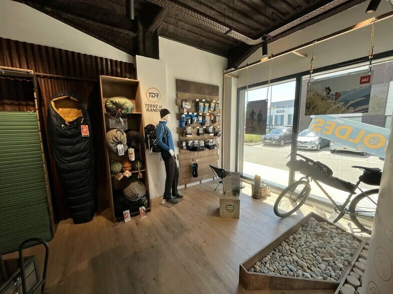 662 Rue Des Jonchères, Genay à louer - Photo de l’immeuble – Image 2 sur 9