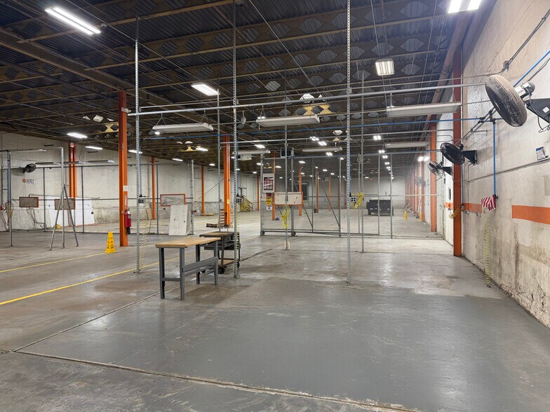 59 E 1st St, Bayonne, NJ à louer - Photo de l’immeuble – Image 3 sur 4