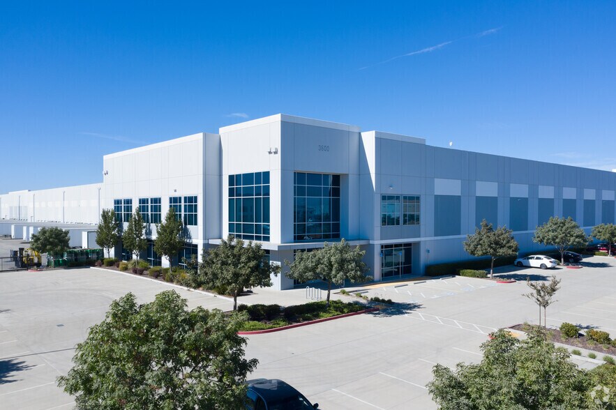 3600 Massie Ct, West Sacramento, CA à louer - Photo de l’immeuble – Image 1 sur 9