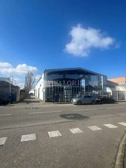 Local d’activités dans Vaulx-en-Velin à louer - Photo de l’immeuble – Image 1 sur 7