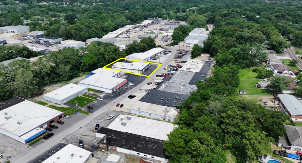 1427 W Lark Industrial Dr, Fenton, MO à louer - Photo de l’immeuble – Image 2 sur 5