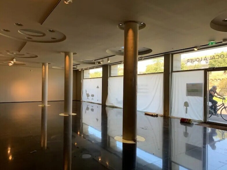 Local commercial dans Avignon à vendre - Photo de l’immeuble – Image 2 sur 8