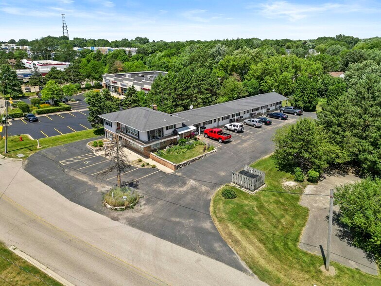 898 S Rand Rd, Lake Zurich, IL à vendre - Photo de l’immeuble – Image 1 sur 21