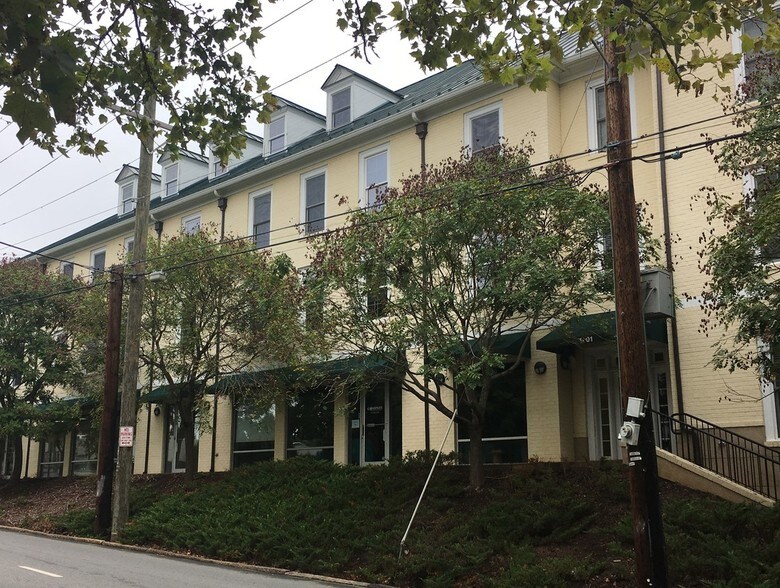 1001 E Market St, Charlottesville, VA à vendre - Photo de l’immeuble – Image 2 sur 17