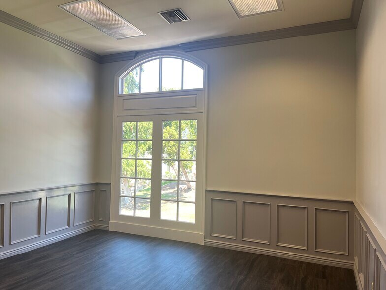 116 W Lime Ave, Monrovia, CA à louer - Photo intérieure – Image 3 sur 8