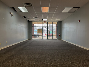 3120-3126 S Sixth St, Springfield, IL à louer Photo intérieure– Image 2 sur 5