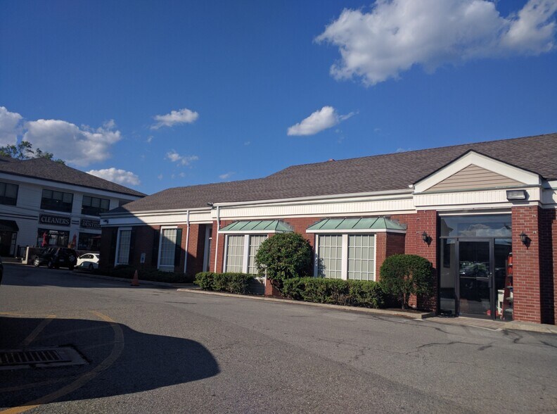 945 S Lake Blvd, Mahopac, NY à louer - Photo de l’immeuble – Image 3 sur 4