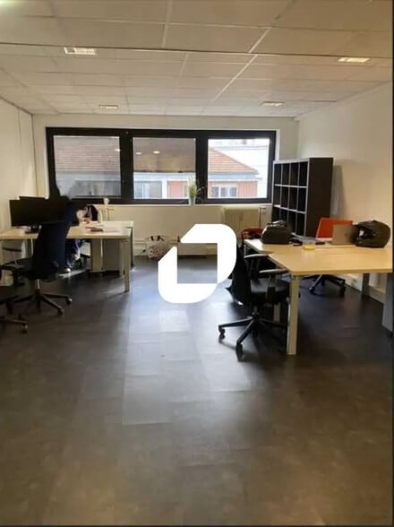 Bureau dans Montreuil à louer - Photo de l’immeuble – Image 2 sur 7