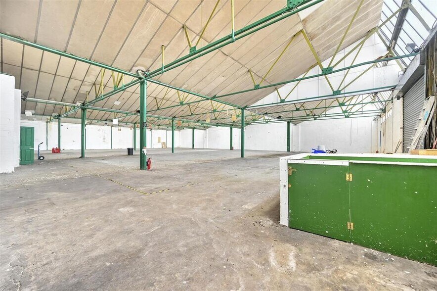 176A Park Ave, Londres à vendre - Photo de l’immeuble – Image 3 sur 4