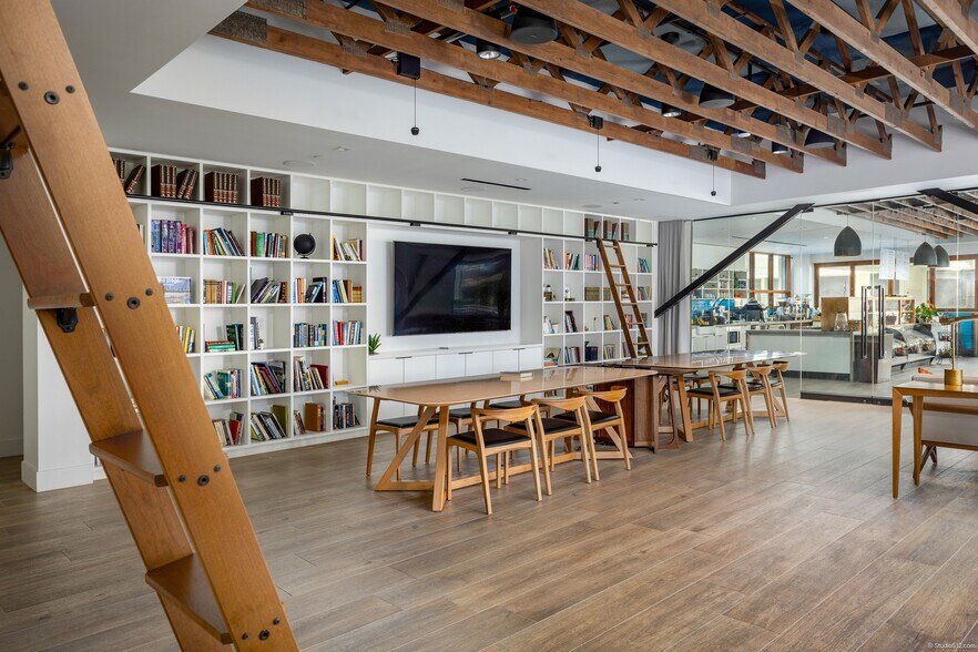 8950 Villa La Jolla Dr, La Jolla, CA à louer - Photo de l’immeuble – Image 2 sur 26