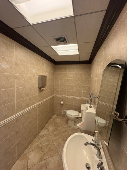 44 Broadway, Greenlawn, NY à louer - Photo de l’immeuble – Image 3 sur 12