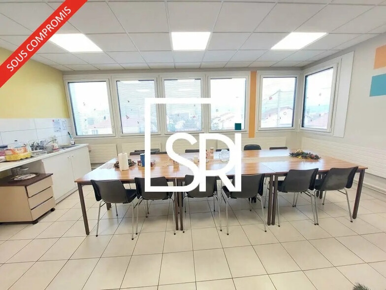 Bureau dans Clermont-Ferrand à vendre - Photo de l’immeuble – Image 3 sur 11