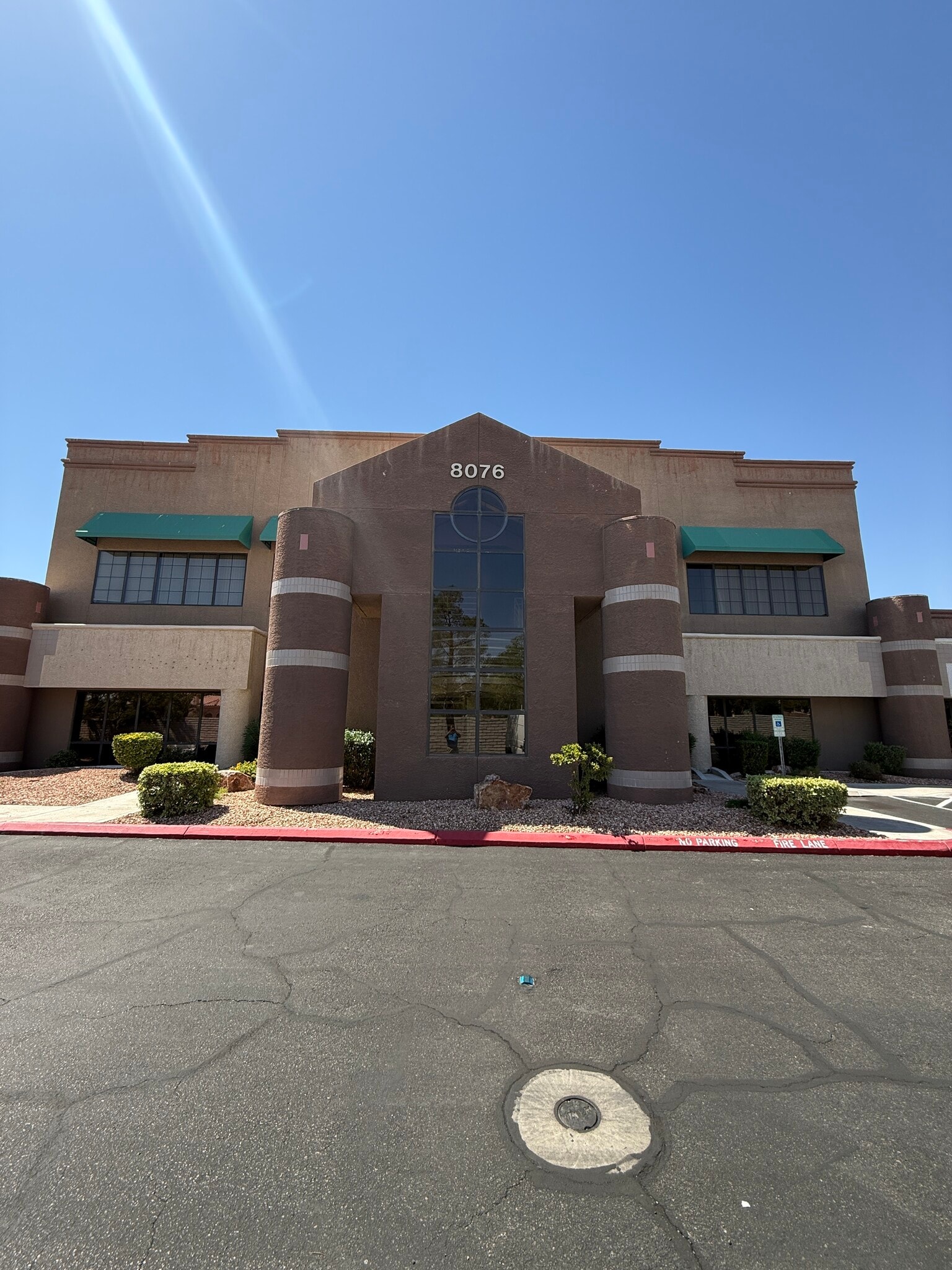 8064-8084 W Sahara Ave, Las Vegas, NV à louer Photo intérieure– Image 1 sur 27