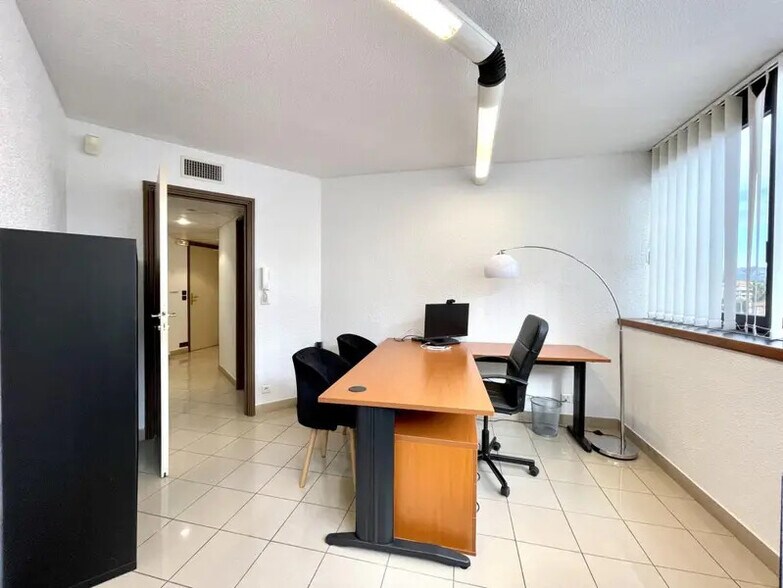 Bureau dans Saint-Raphaël à louer - Photo intérieure – Image 2 sur 12