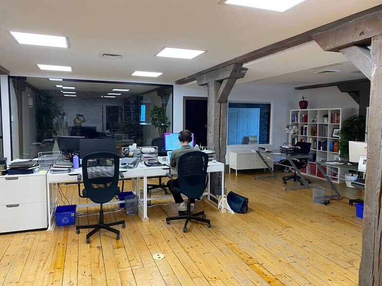 739 Rue de la Commune O, Montréal, QC à louer - Photo intérieure – Image 2 sur 8