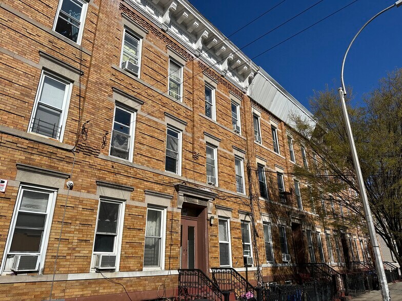 456 Grant Ave, Brooklyn, NY à vendre - Photo de l’immeuble – Image 3 sur 3