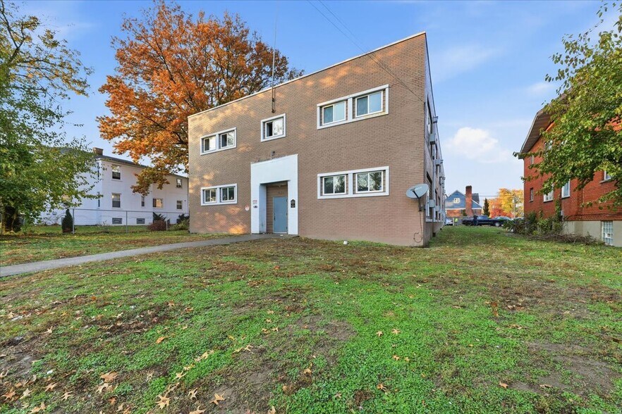 1636 Summit Rd, Cincinnati, OH à vendre - Photo de l’immeuble – Image 2 sur 15