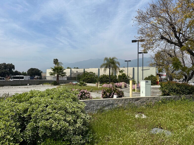 205 N Santa Anita Ave, Arcadia, CA à louer - Photo de l’immeuble – Image 3 sur 3