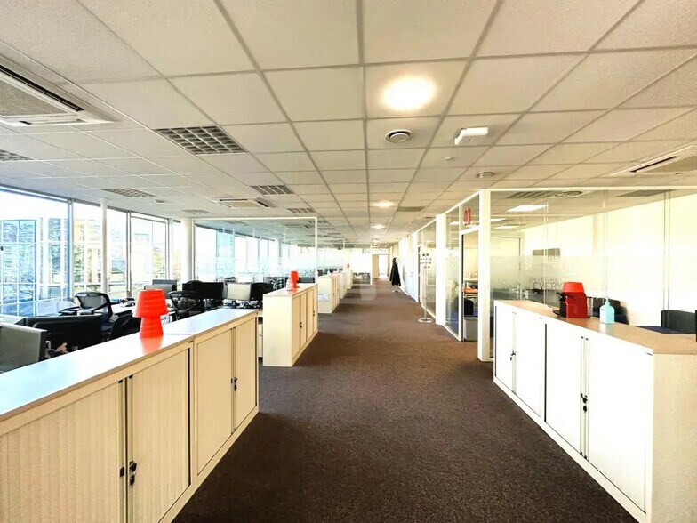 Bureau dans Évry-Courcouronnes à louer - Photo de l’immeuble – Image 2 sur 14