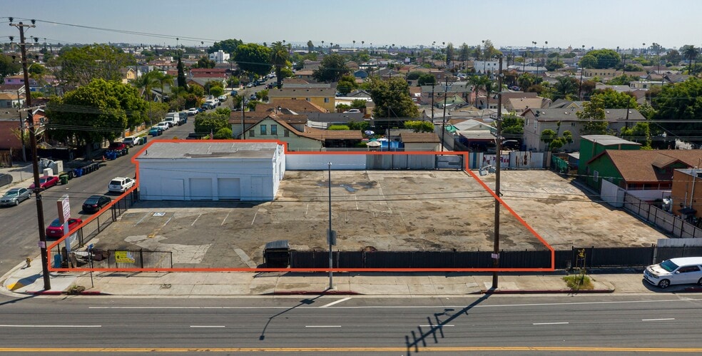 110 E 62nd St, Los Angeles, CA à louer - Photo de l’immeuble – Image 2 sur 45