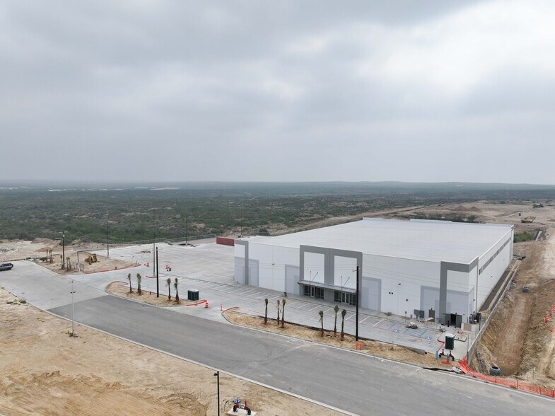 119 Man United St., Laredo, TX à louer - Photo de l’immeuble – Image 3 sur 4