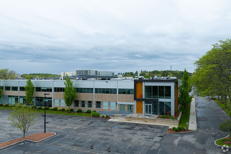 4 Crosby Dr, Bedford, MA à louer - Photo principale – Image 1 sur 4